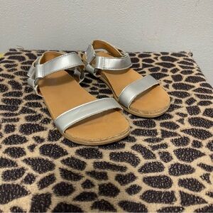 UGG Slingback Strap Open Toe Sandals Silver Hook And Loop Girls Size 1